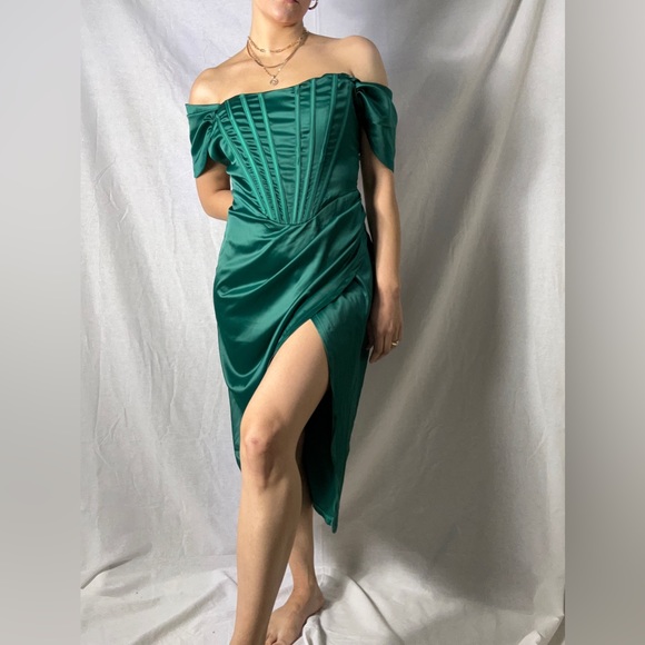 Dresses & Skirts - Green silk-like asymmetrical dress